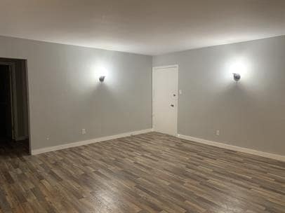 Sala de estar de apto. E - 1129-1131 23rd St Apartments