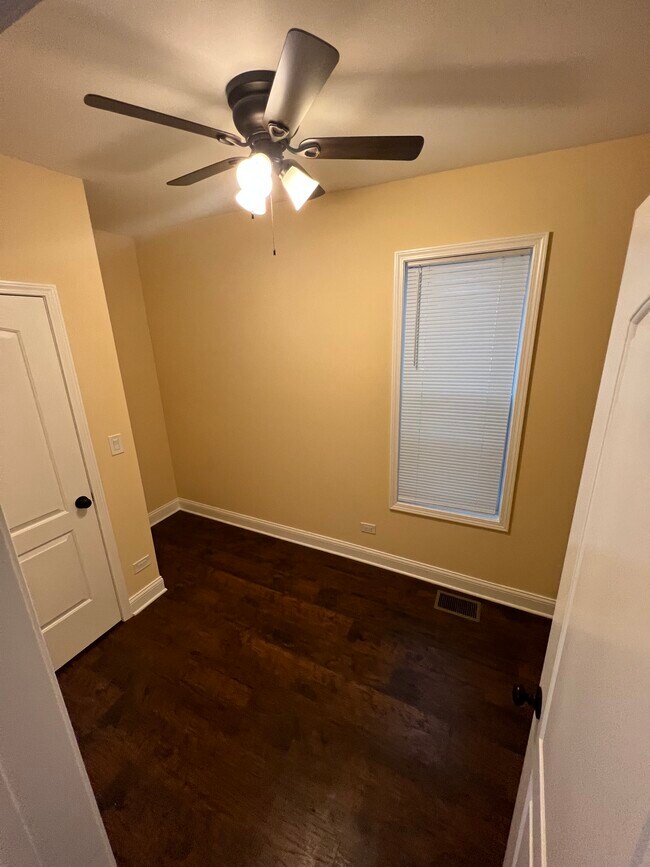 Photo - 5703 S May St