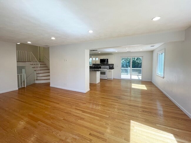 Photo - 744 Dedham St