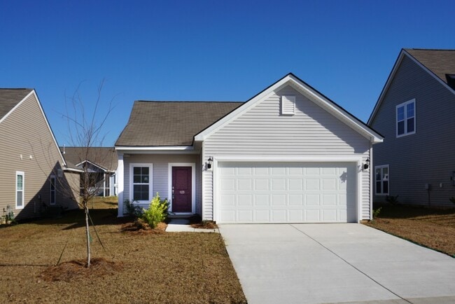 Photo - Lovely 3 bedroom 2 Bath Ranch with 2 Car Garage in Goose Creek