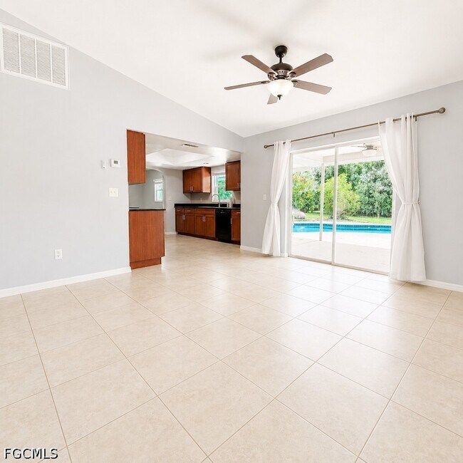 Photo - 124 SE 27th St