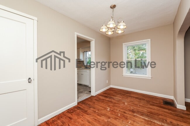 Photo - 4263 Woodcliffe Ave