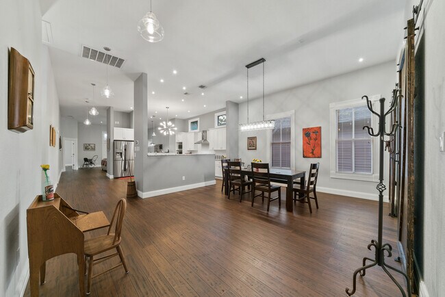 Photo - 510 E Mistletoe Ave