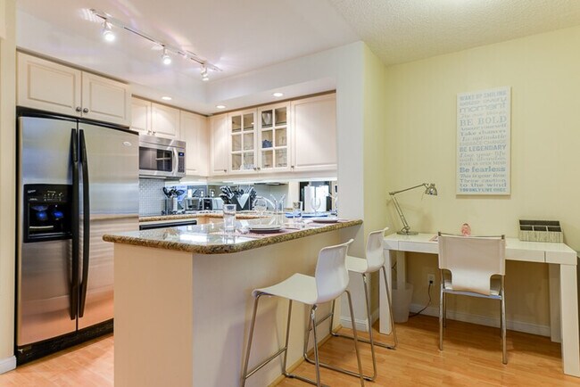 Photo - 203 Adelaide St W Unit ID1034876P