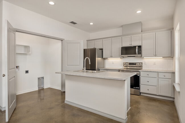 Building Photo - 10407 County Rd 2180