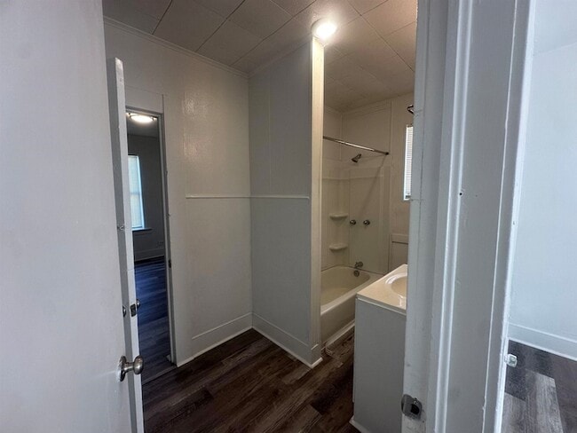 Photo - 2420 Wilson St