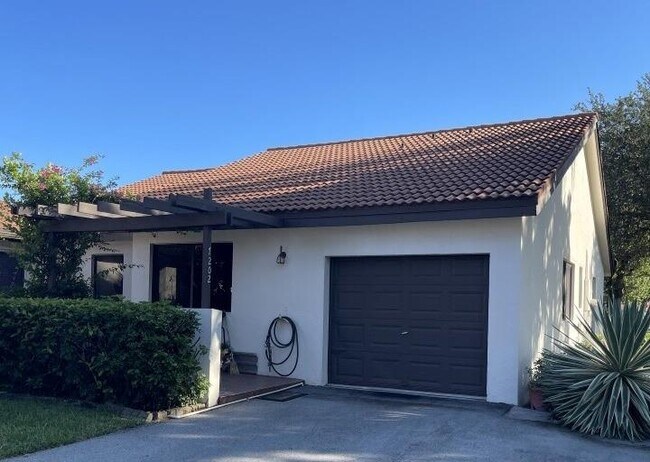 Photo - 7202 Primrose Ln