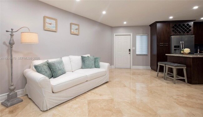 Building Photo - 1723 NE Miami Gardens Dr Unit 235