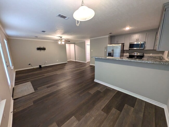 Photo - 610 Craig St