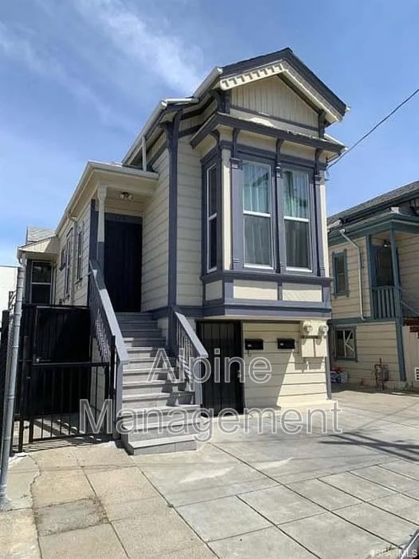 Building Photo - 678 19th St Rental