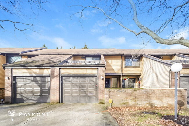 Building Photo - Captivating 3 Bedroom Townhome