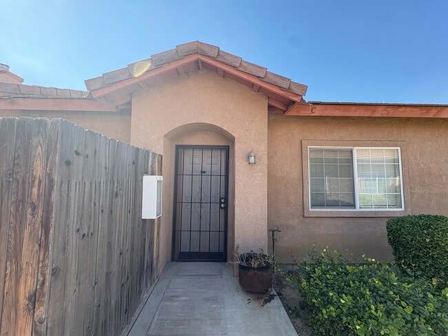 Photo - 609 Yellow Meadow Ct Unidad C