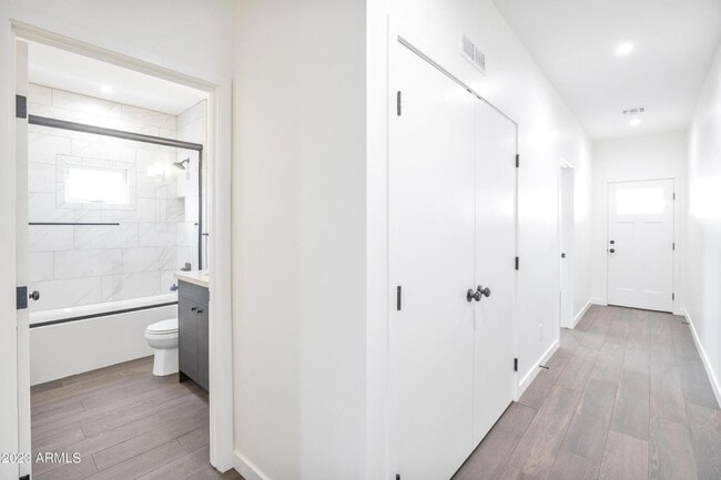 Photo - 1436 E Pierce St