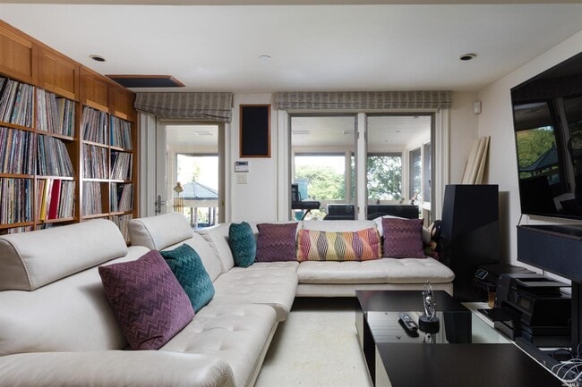 Photo - 7 Miller Ave