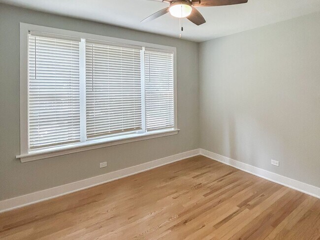 Photo - 1940 W Winona St Unit 1