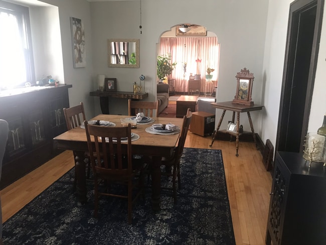 Photo - 910 Manitoba Ave