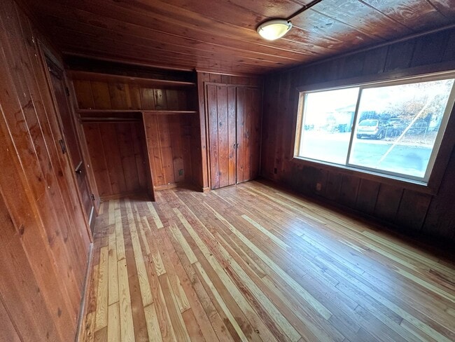 Photo - Large 2 bedroom home on dead end street