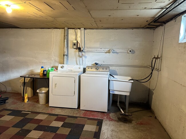 Building Photo - 1401 N Linden St Rental
