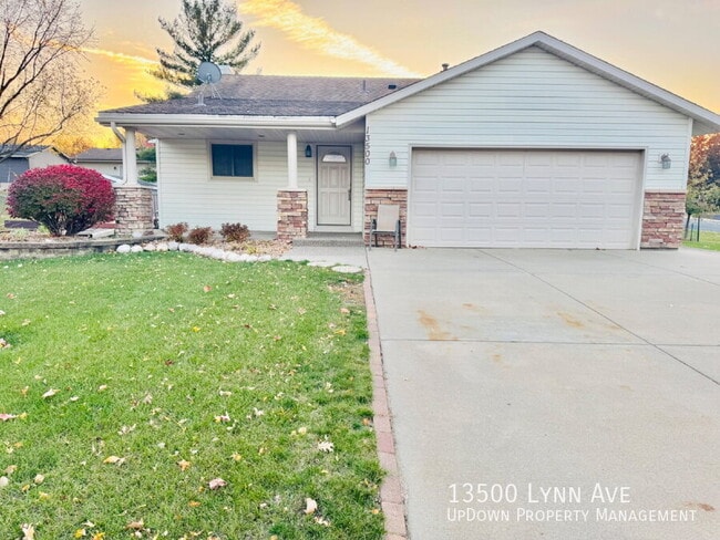 Photo - 13500 Lynn Ave