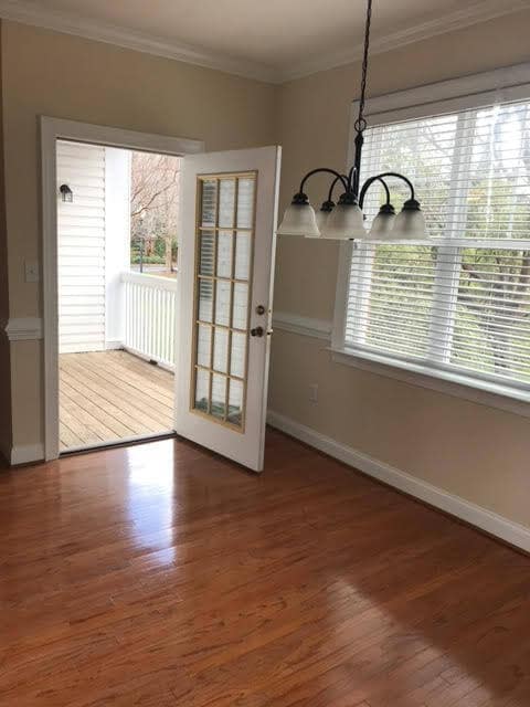 Building Photo - 5601 Fairview Rd Unit 2