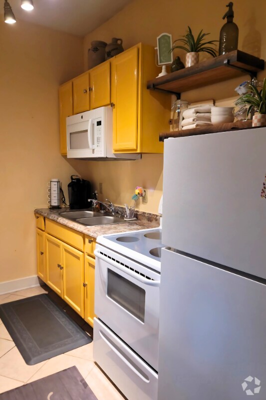 Building Photo - 1146 S 6th St Unit 2B Rental