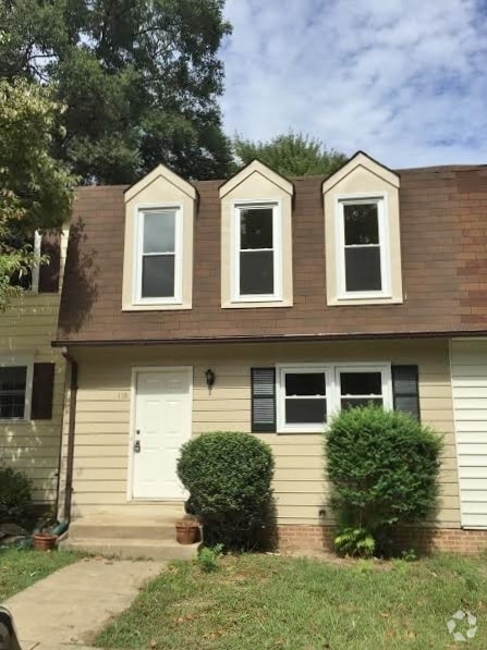 Building Photo - Two Bed Townhome in Fredericksburg