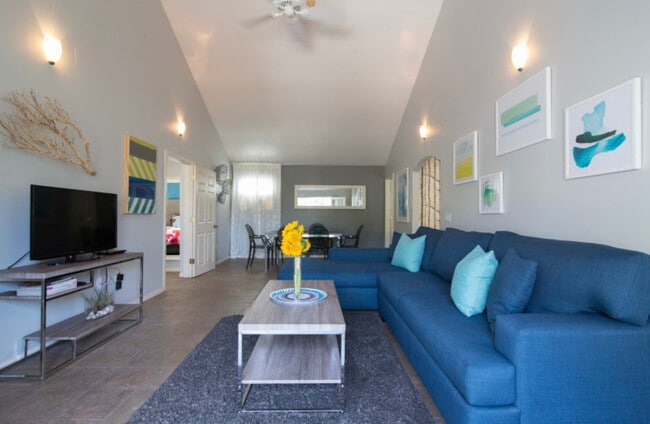 Building Photo - 1705 Logan Ave Unit B