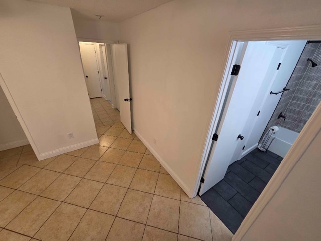 Photo - 1033 Lakeview Ct