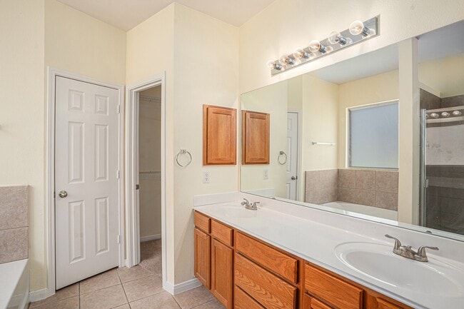 Photo - 200 Frontier Cove