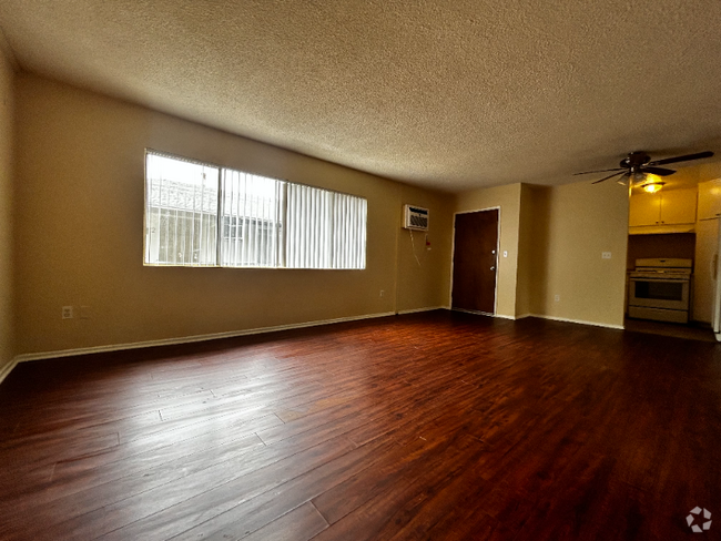 Building Photo - 1545 Mentone Ave Unit 6 Rental