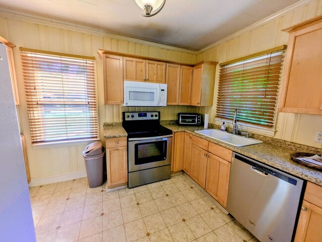 Photo - 1126 Martin St