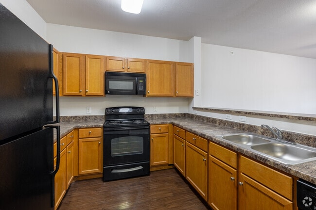 A1 1BR, 1BA - 860SF - Kitchen