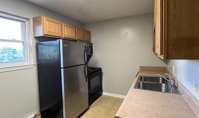 Ktichen - 1033 Jeanette Ave