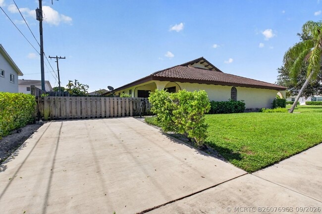 Photo - 4398 NE 5th Ave