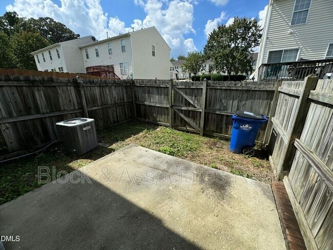 Photo - 4804 Tanglewood Oaks St