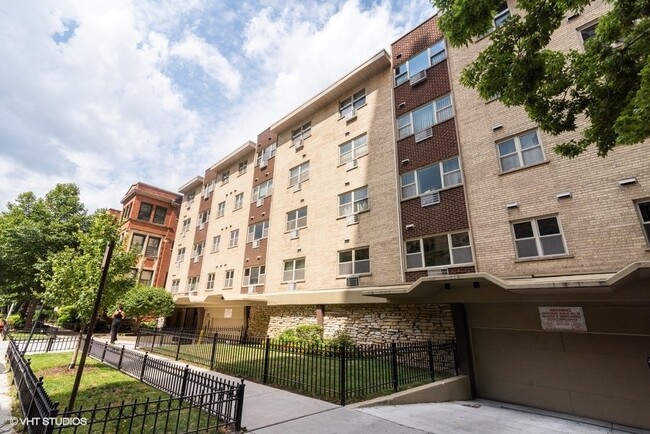 Photo - 420 W Aldine Ave Condo Unit 203