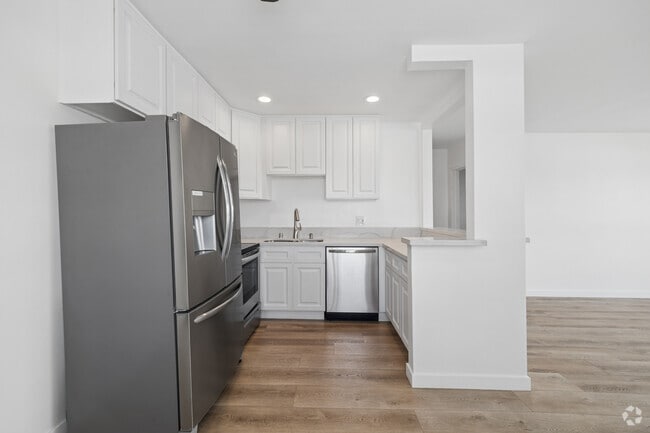 1BR, 1BA - 795SF - Kitchen