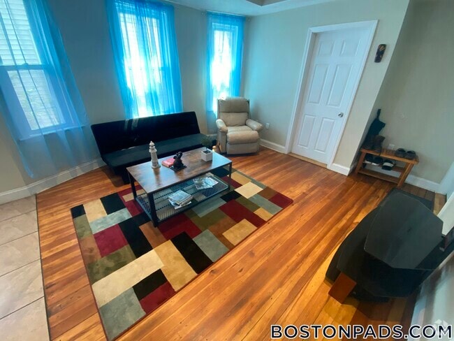 Building Photo - 74 Wyeth St Rental