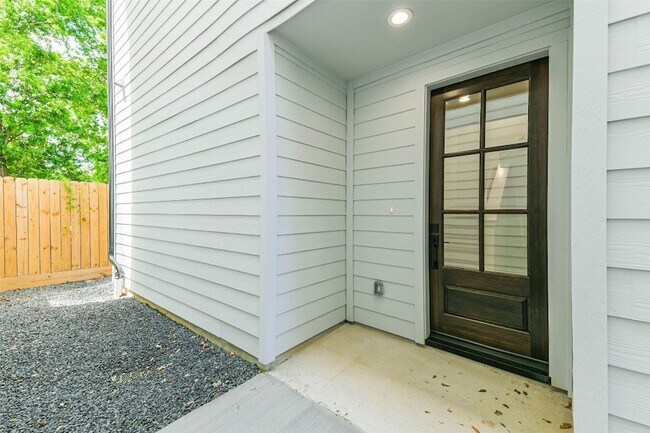 Photo - 5703 Balbo St