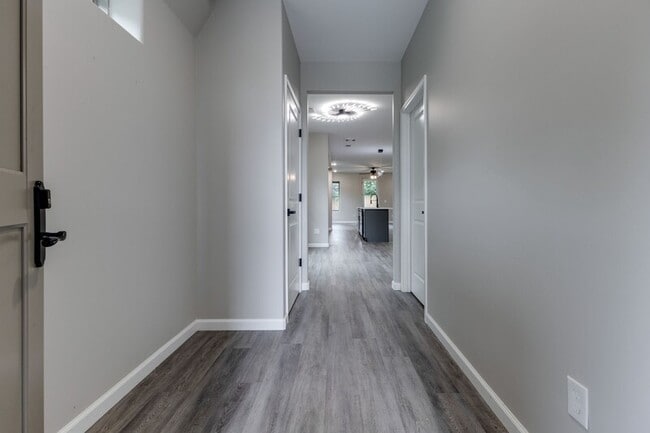 Photo - 271 Garry Dr Unit A