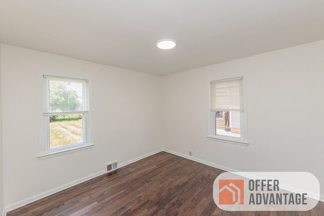 Photo - 376 E 288th St