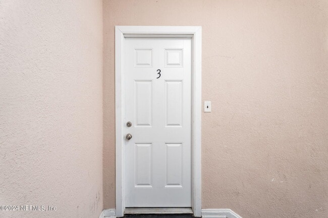Photo - 2906 Silver St