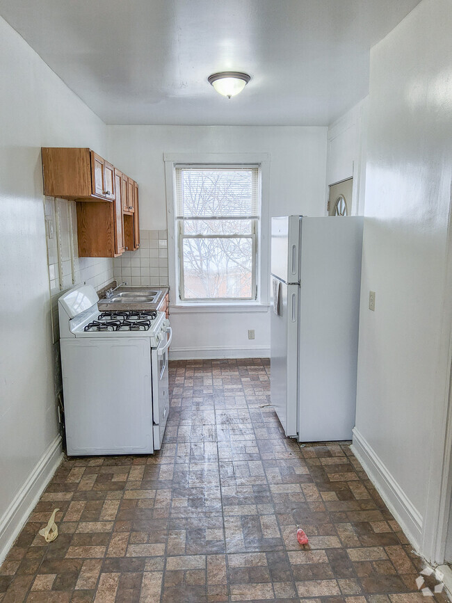 Building Photo - 4716 N Kenneth Ave Unit #3 Rental