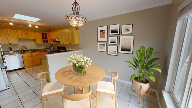 Photo - 675 Prentiss St