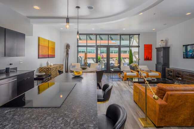 Photo - 423 W College Ave Unidad 203