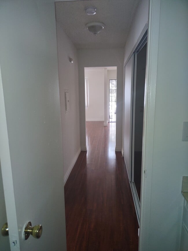 Photo - 5545 Lindley Ave