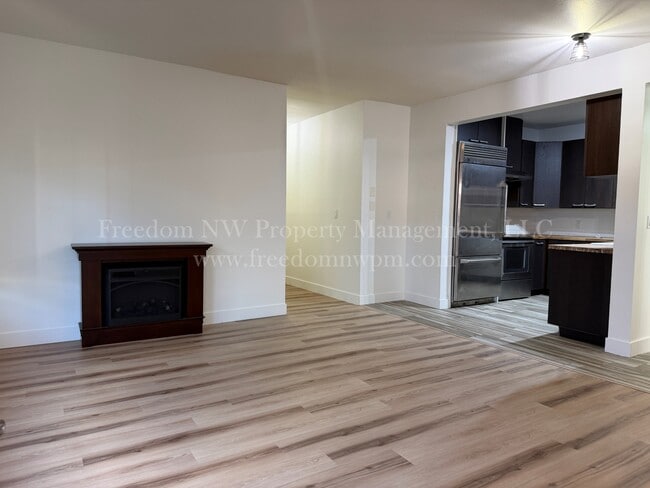 Photo - 105 W Walnut St