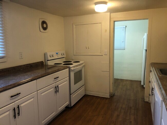 Photo - 603 NE Campus St