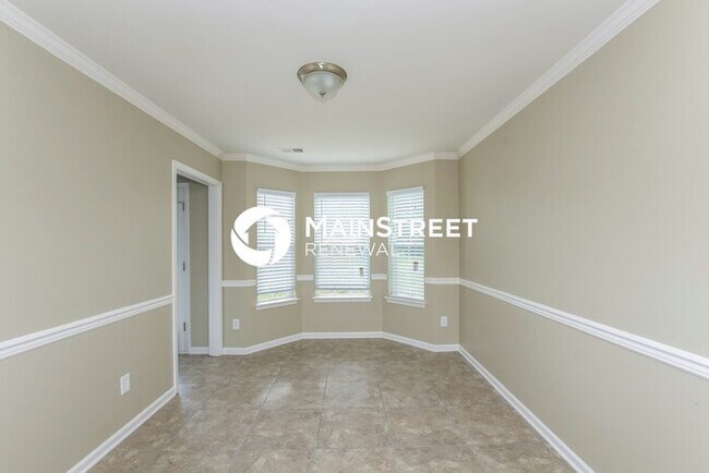 Photo - 3 Bedroom Pet-Friendly Home in Charlotte, NC with Main Street Renewal