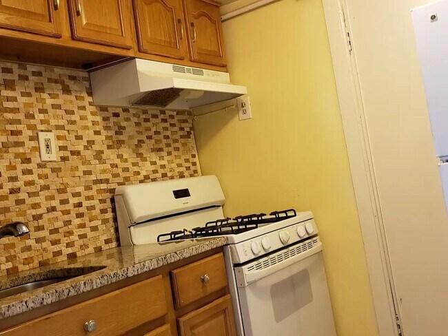 Photo - 80 Seaton Pl NW